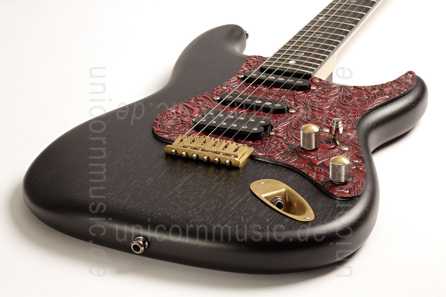 to article description / price Electric Guitar BERSTECHER Vintage 2018 - Black / Floral Red + hard case - made in Germany