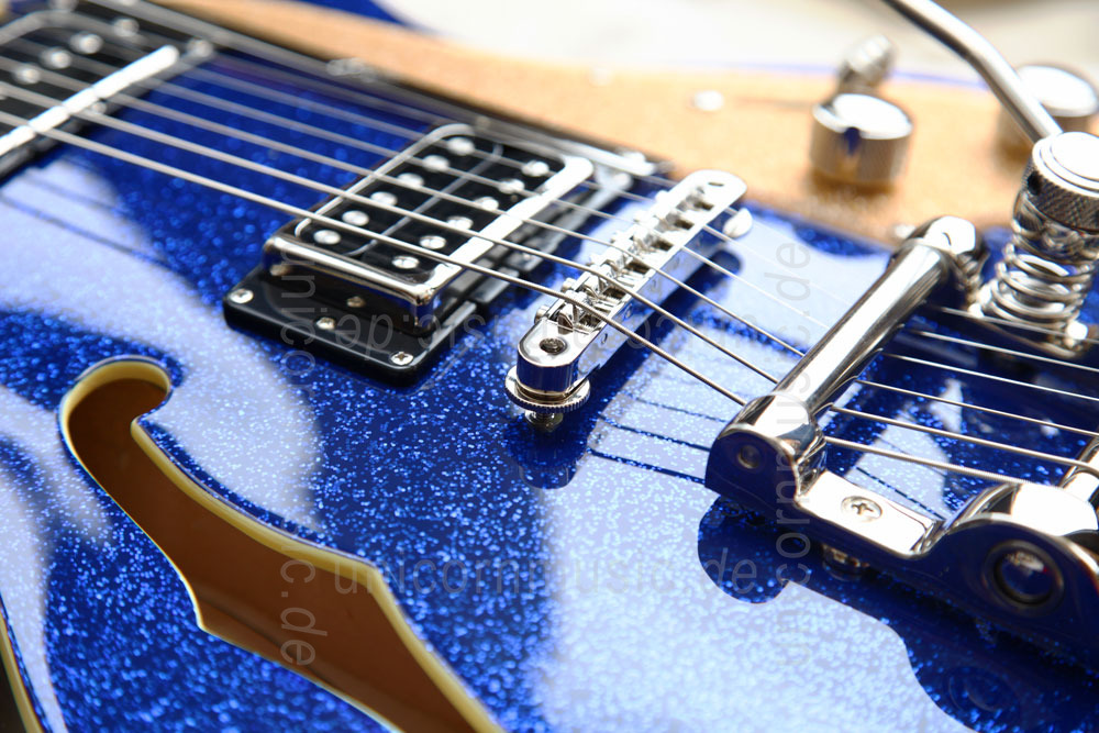 to article description / price Electric Guitar DUESENBERG STARPLAYER TV - Blue Sparkle + Custom Line Case