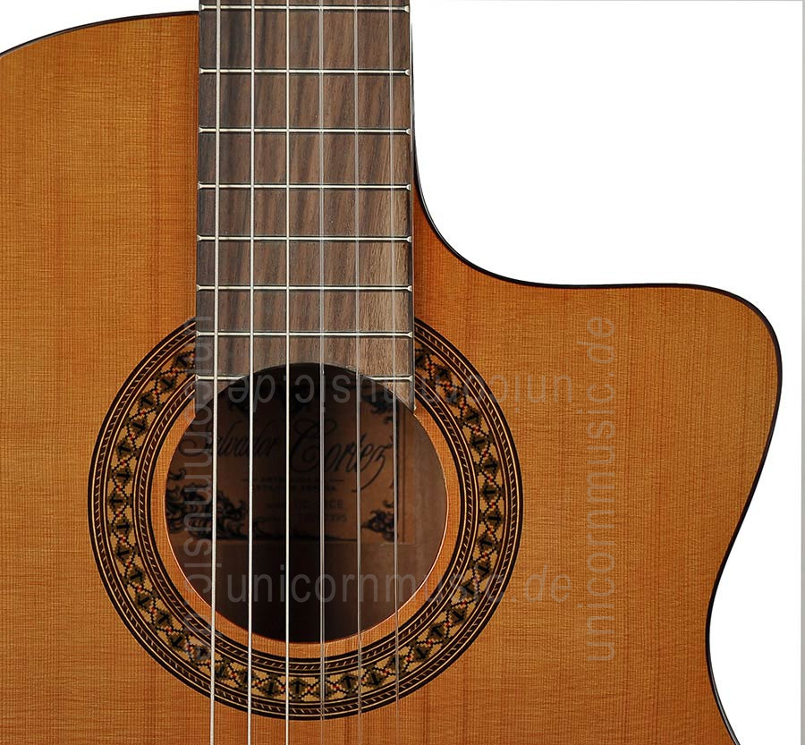 to article description / price Classical Guitar - SALVADOR CORTEZ MODELL CC-22 ce - solid cedar top