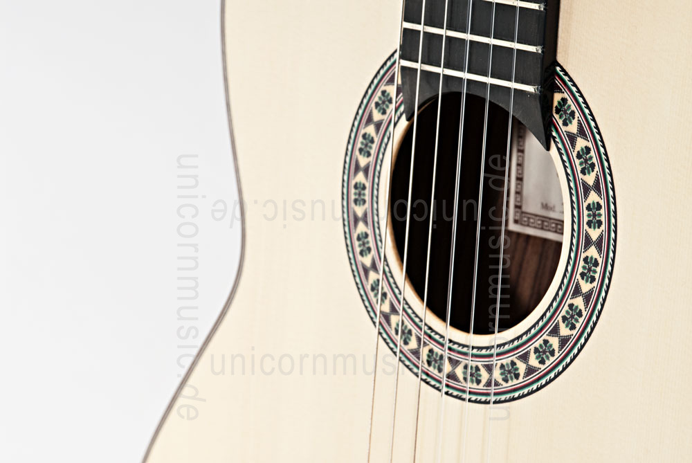 to article description / price Spanish Classical Guitar JOAN CASHIMIRA MODEL 130 Cutaway Thinline Spruce - without pickup - solid spruce top