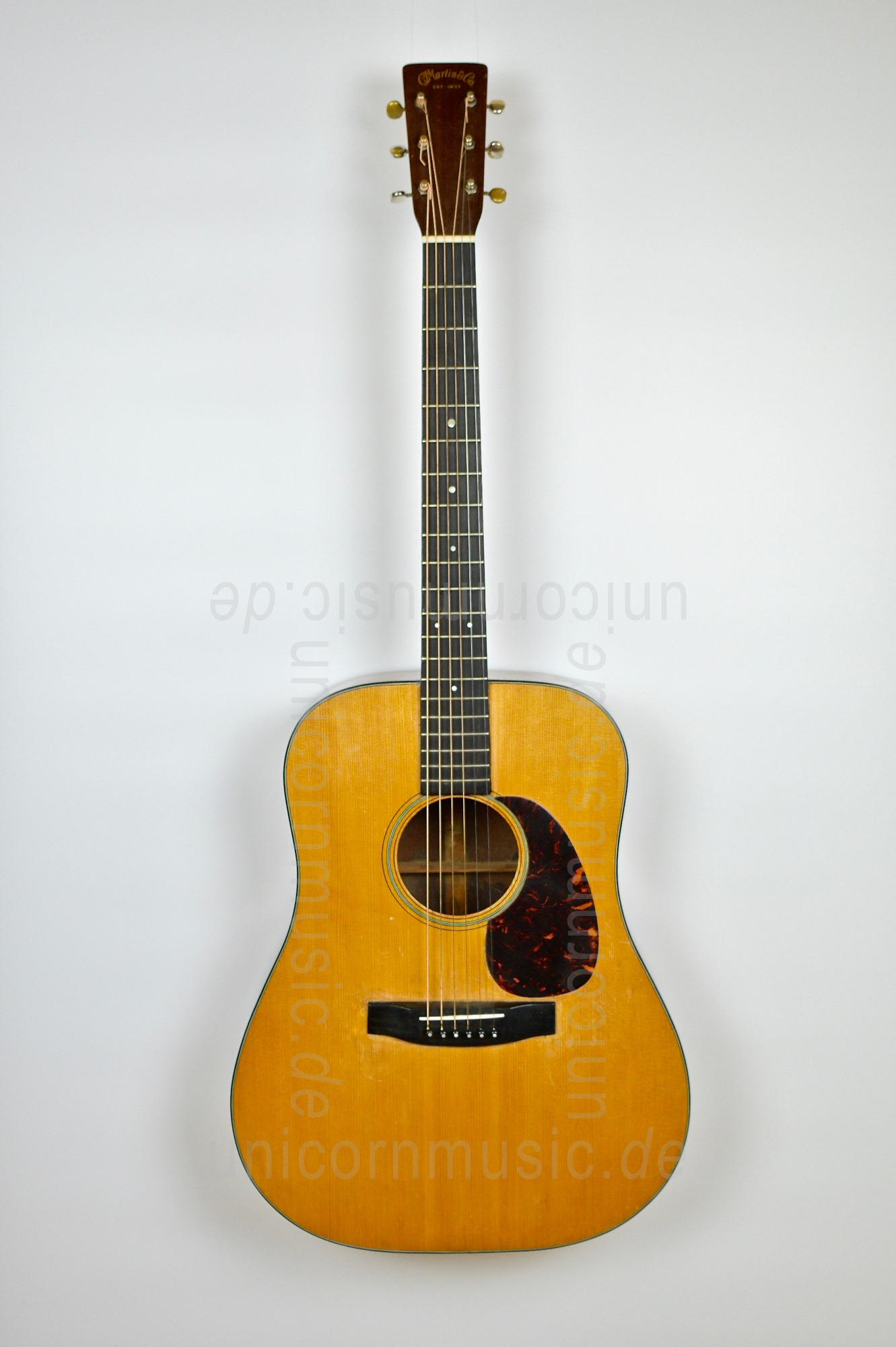 to article description / price MARTIN D-18 (1942) - Dreadnought Model - Engelmann spruce top - all solid + hardcase